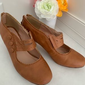 Unique Vintage Chelsea Crew Heels